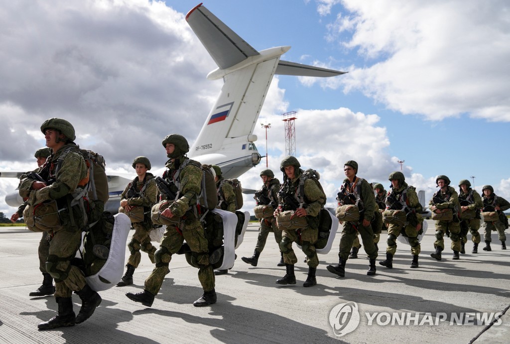 지난해 벨라루스에 도착한 러시아 공수부대원들