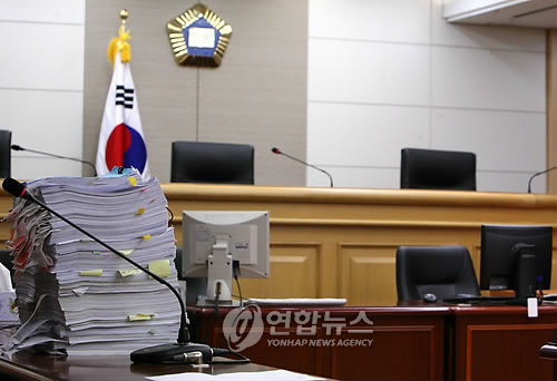 연쇄살인범 강호순 첫 공판 401호 법정