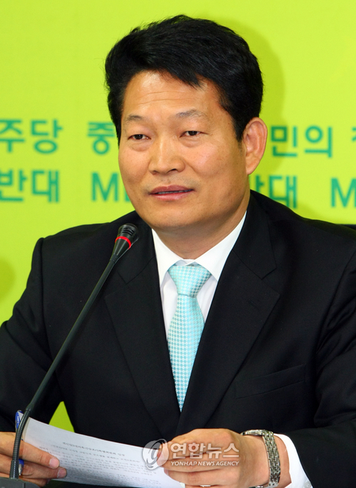 여의도 민주당사에서 최고위원회의 중인 송영길(자료)