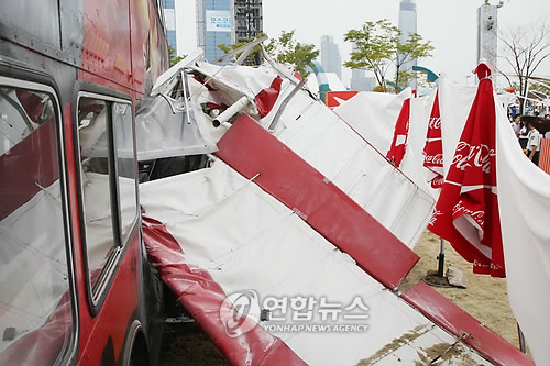 인천도시축전 행사장서 경비행기 추락