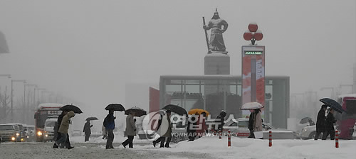 암흑의 광화문 네거리