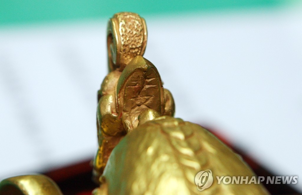 "국새 봉황 부리에 민홍규씨 한자 성(閔) 새겼다"