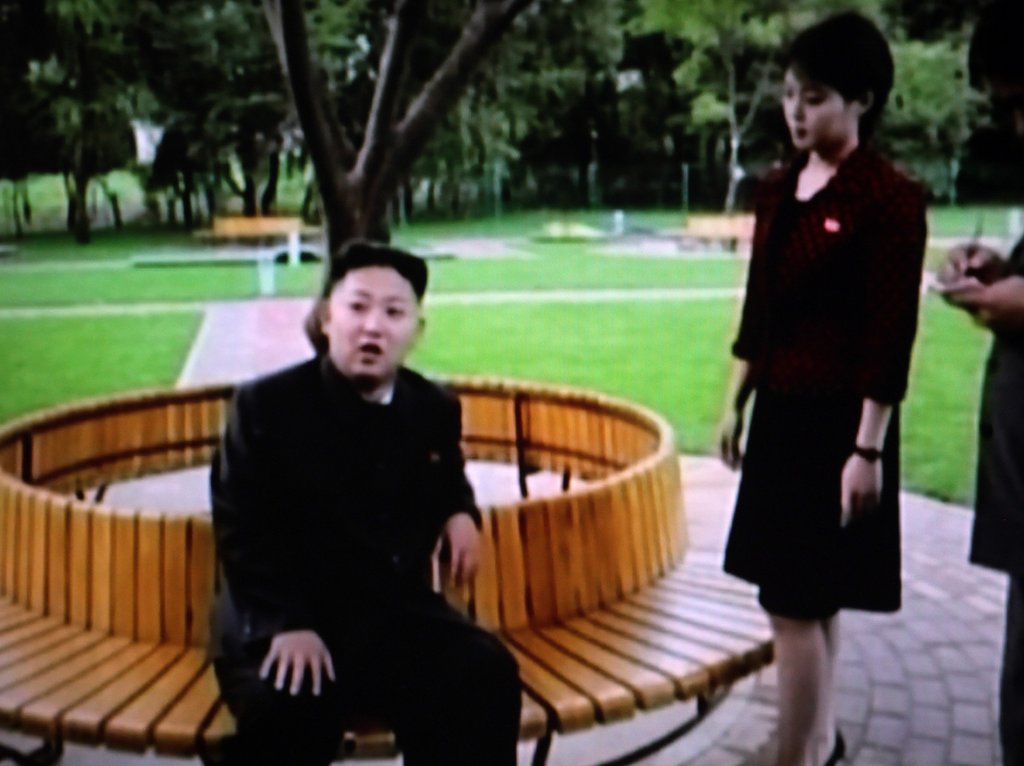 북한 김정은 국방위원회 제1위원장과 함께 있는 리설주(자료사진)
