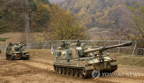 기동훈련하는 K-9 자주포