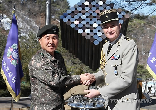 `단장의 능선' 참전 佛 노병, 전투복 등 기증