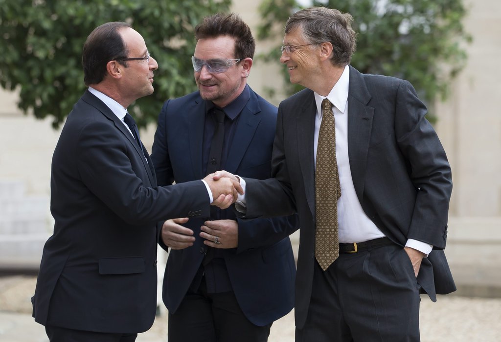 올랑드 프랑스 대통령과 악수하는 빌 게이츠 회장