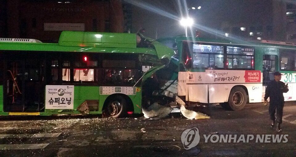 지난 3월 19일 발생한 송파 버스 연쇄추돌 사고 당시 현장 모습. (연합뉴스 DB)