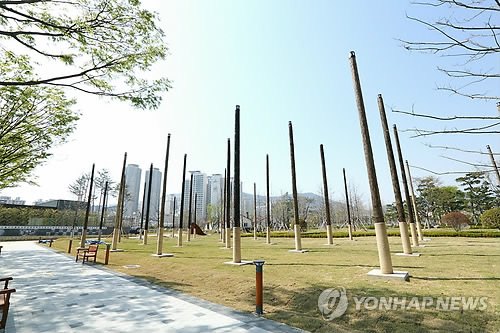 부산시민공원 내 기억의 기둥 (부산시)