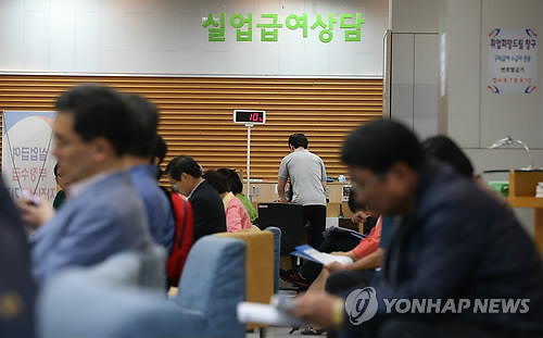 300만 넘어선 '사실상 실업자'