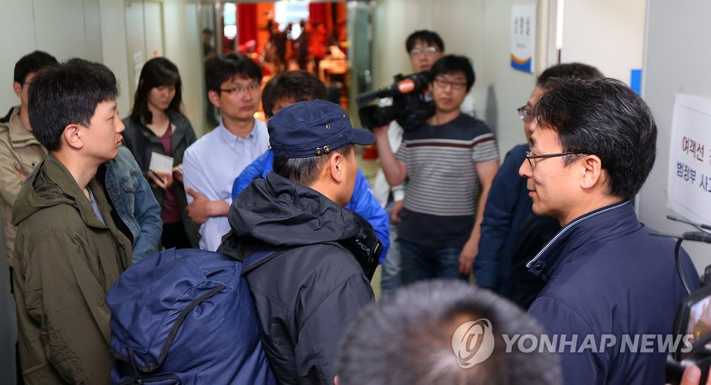 회의 참관두고 정부―실종자 가족 갈등