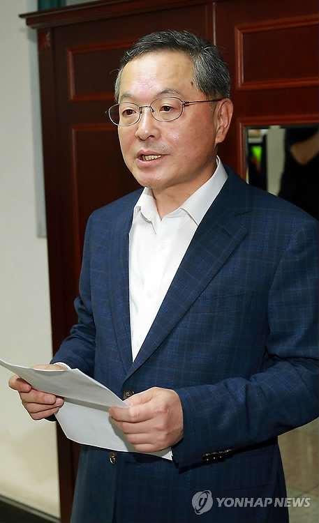 후보직 사퇴 발표하는 안대희