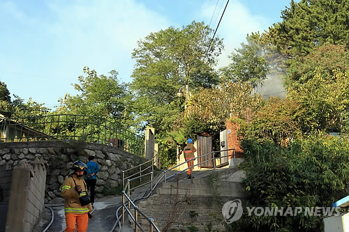 속초 영랑동서 산불…가정집 아슬아슬