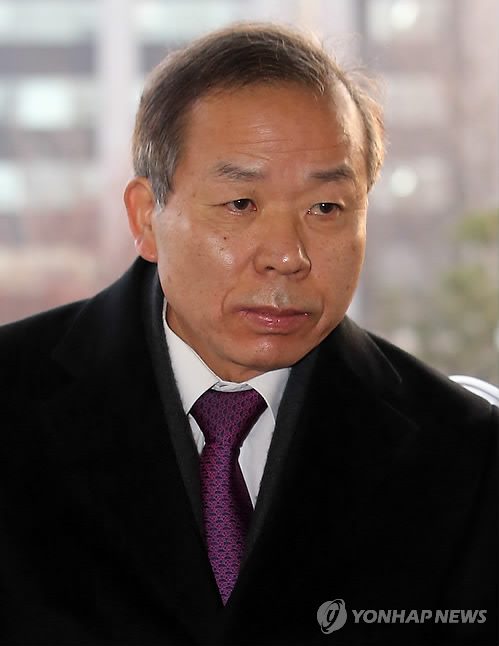 '통진당 해산 반대' 홀로 소수의견 김이수 재판관