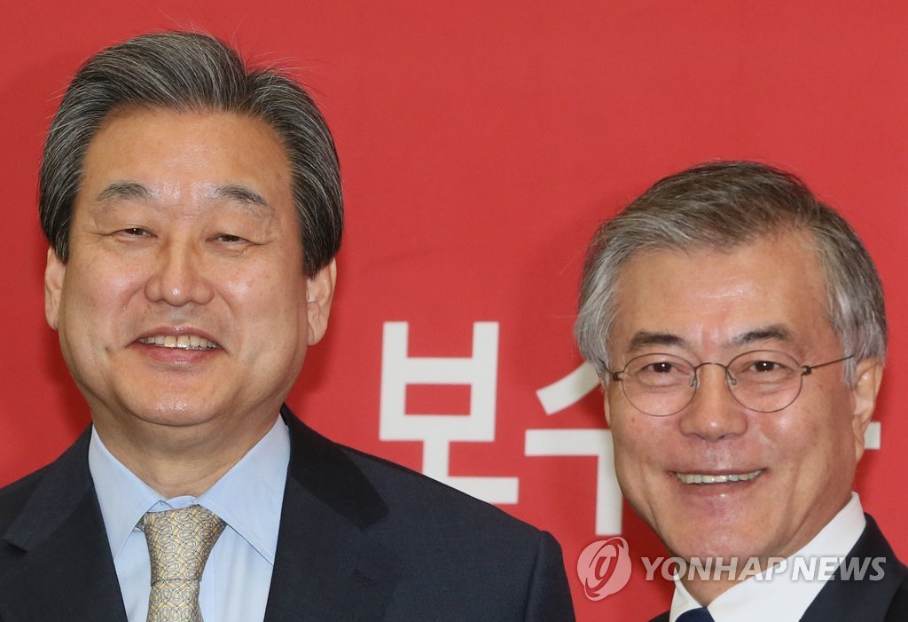 새누리당 김무성 대표(왼쪽)와 새정치민주연합 문재인 대표