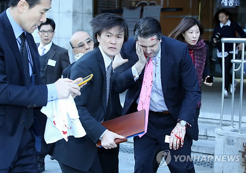 민화협 행사장서 괴한 공격당한 리퍼트 주한 미 대사