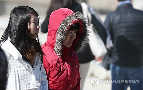 '서울은 봄이 온 줄 알았는데..'