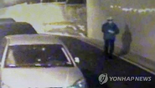 자택 나서는 성완종 전 경남기업 회장