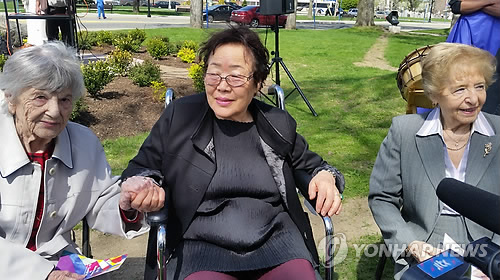 홀로코스트 생존 할머니 만난 이용수 할머니