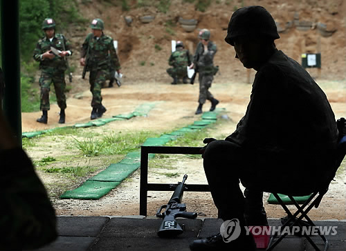 '애국페이' 강요하는 軍…예비군 1인당 1만원 쓰고 훈련한다 - 1