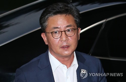 피곤한 기색 역력한 홍용표 통일부장관