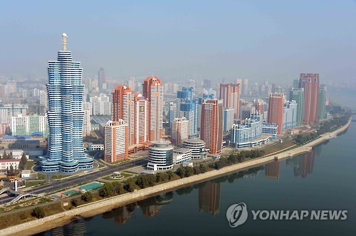북한, 평양 미래과학자거리 완공
(평양 조선중앙통신=연합뉴스) 김정은 북한 국방위원회 제1위원장이 완공된 평양 미래과학자거리를 시찰했다고 조선중앙통신이 21일 보도했다. 사진은 살림집, 상가 등이 들어선 거리의 전경 모습. 2015.10.21
photo@yna.co.kr