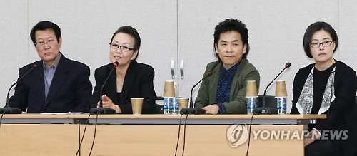 기자회견하는 천경자 화백 유가족들