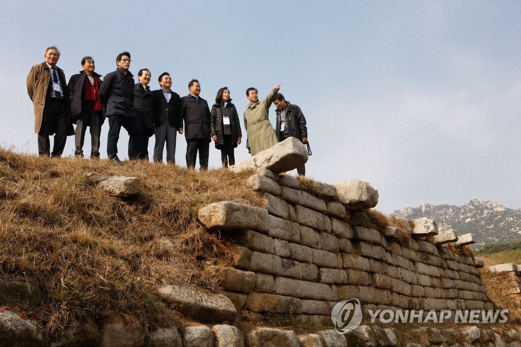 국회 외통위, 개성 만월대 현장시찰