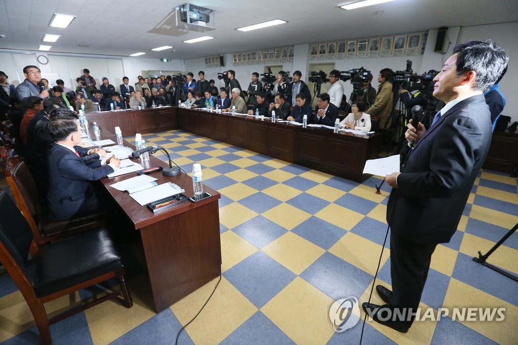 답변하는 원희룡 제주지사