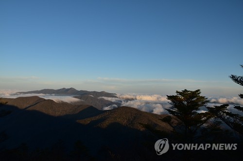 지리산 반야봉에서 바라본 천왕봉