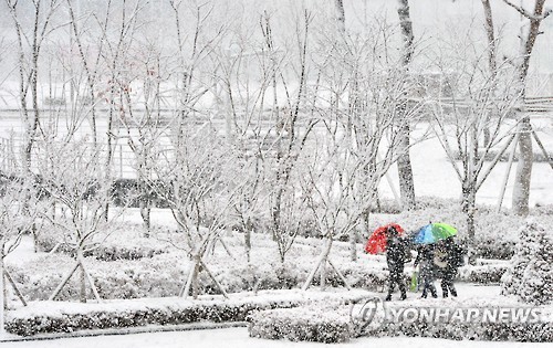 충남 청양·부여 대설특보…"빙판길 조심" - 1