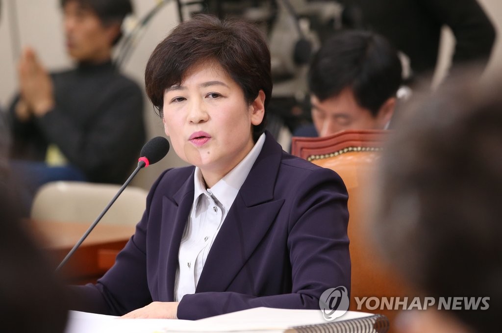 답변하는 강은희 후보자