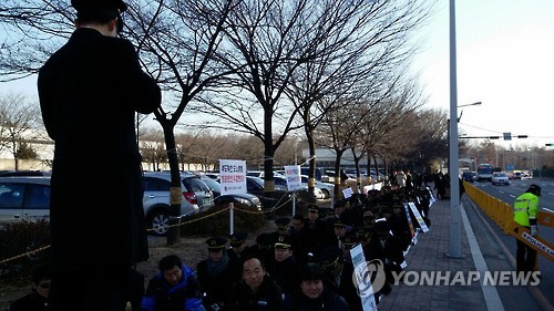 대한항공 조종사 100여명 집회…파업 찬반 투표