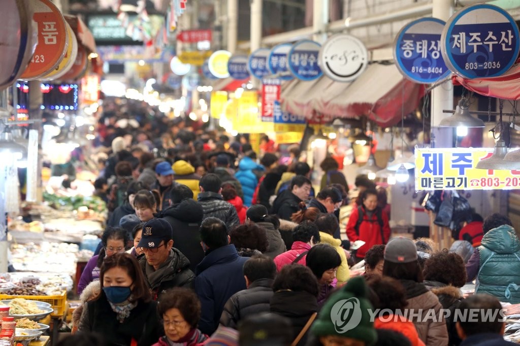 제사용품 구입 전통시장 북적