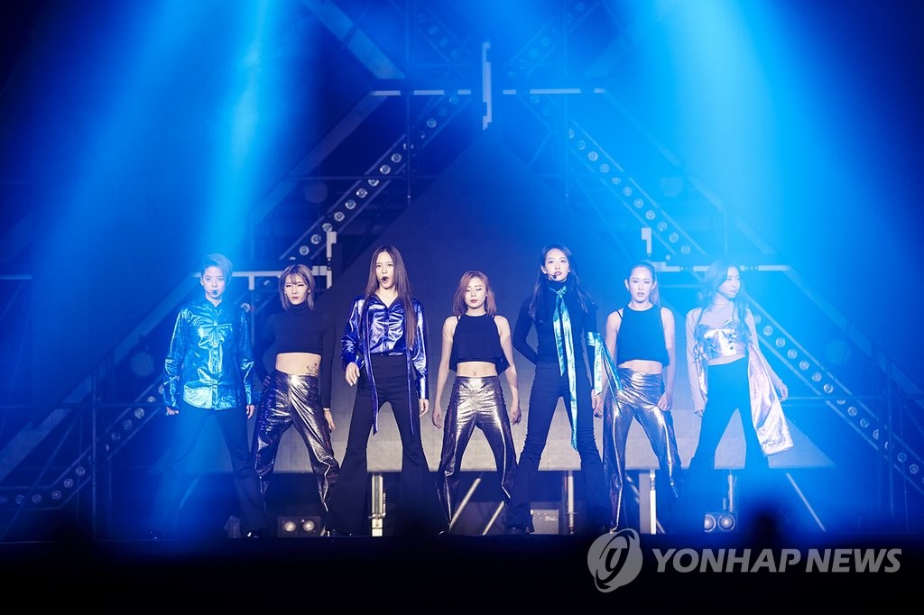 에프엑스, 데뷔 7년 만에 첫 단독 콘서트