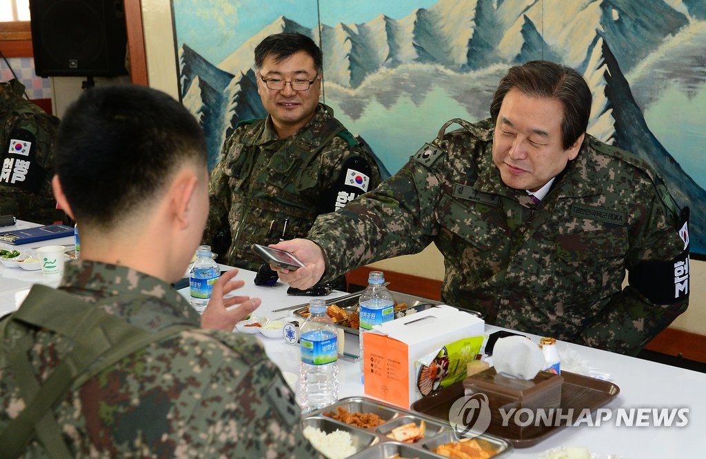 전방부대 방문한 김무성 대표