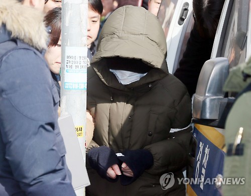 여중생 딸 시신 11개월 방치 계모 현장검증