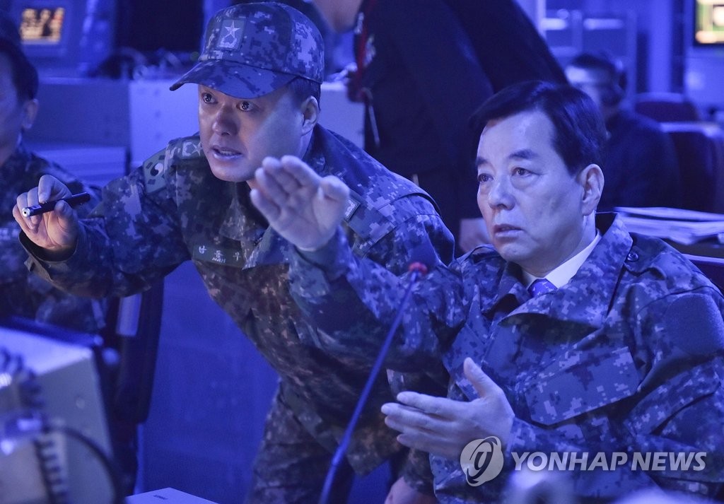 한민구 국방장관 이지스함 대비태세 점검