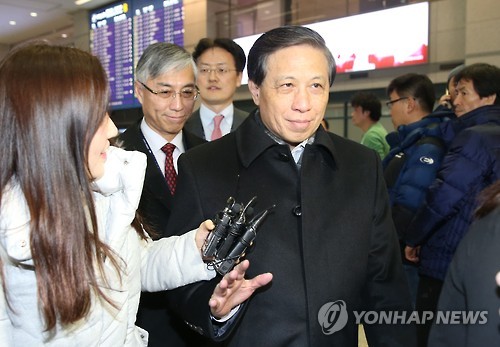 질문 받는 장예쑤이 상무부부장