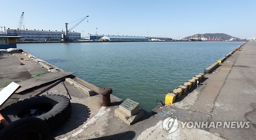 우리나라 수출 '감소세'…텅 빈 인천항
