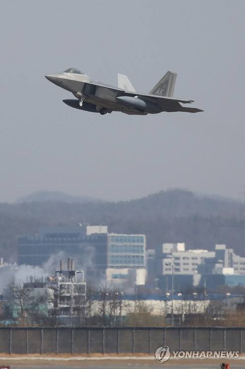 한반도에 긴급 출동한 세계최강 미 전략무기 F-22