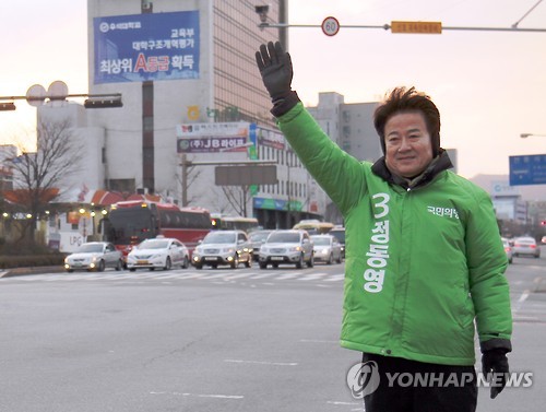 거리 인사하는 정동영 예비후보