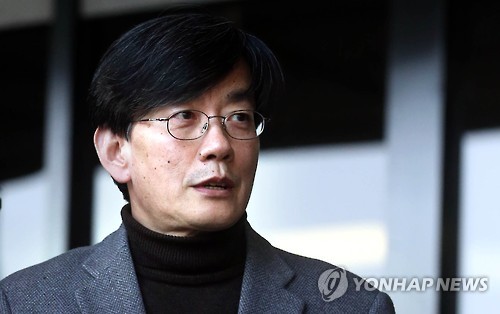 인터뷰 하는 손석희 JTBC 사장