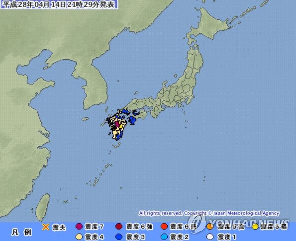 (도쿄=연합뉴스) 일본 기상청은 14일 오후 9시 26분께 일본 구마모토(熊本)현에서 규모 6.4로 추정되는 지진이 발생했다고 발표했다. 사진은 일본 기상청이 공표한 진도 분포도. 2016.4.14 [일본 기상청 홈페이지 캡처]