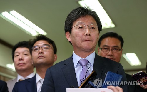 질문에 답하는 유승민