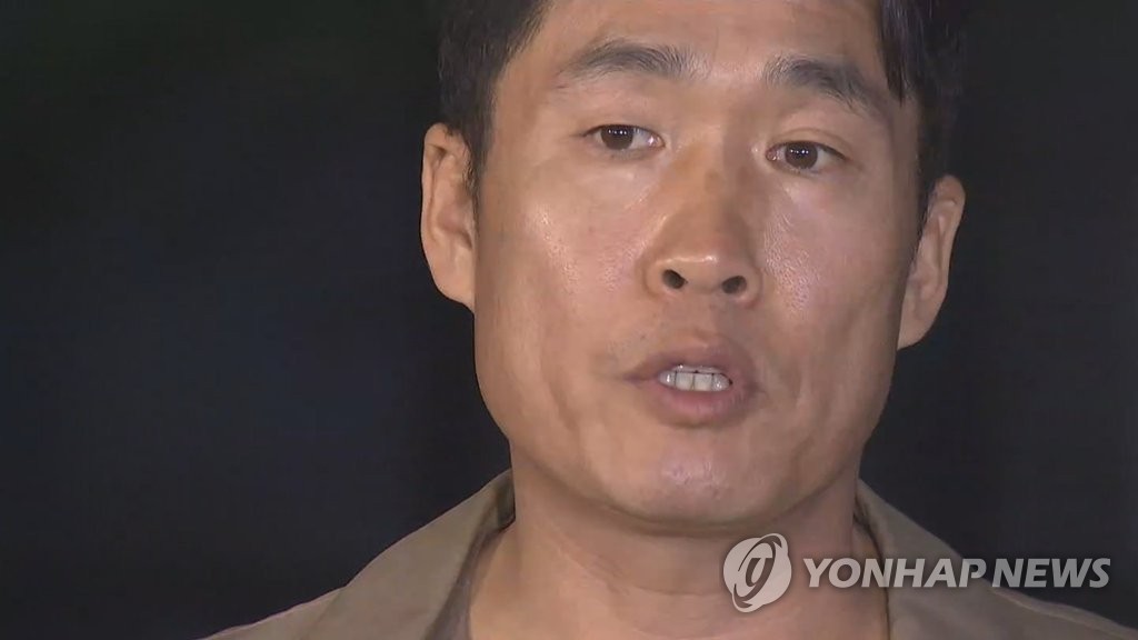 21일 조사를 받기 위해 영등포경찰서로 출석한 개그맨 이창명씨 [연합뉴스TV 캡쳐]
