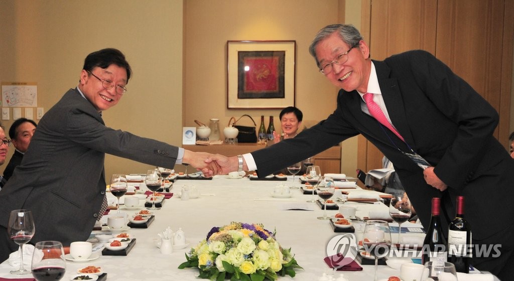 상생과 협력의 악수