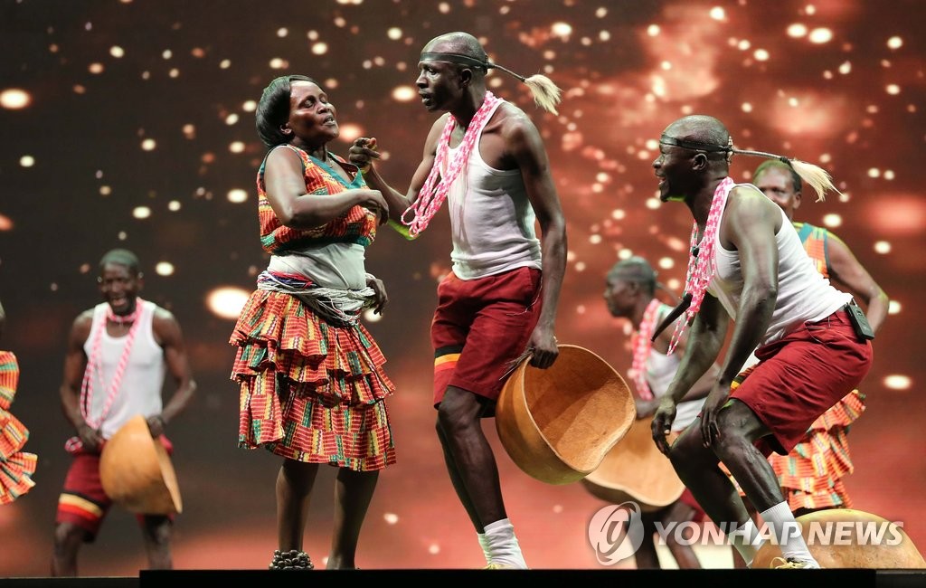 우간다 `라라카라카' 공연
