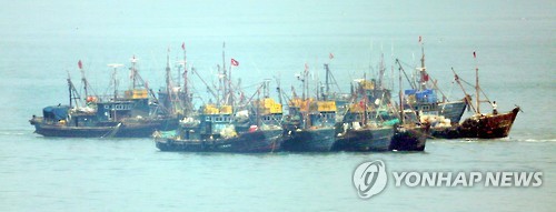 선단 이룬 중국어선들(연합뉴스DB)