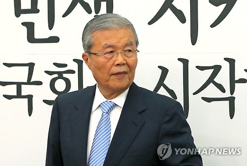 비대위원회의 참석하는 김종인