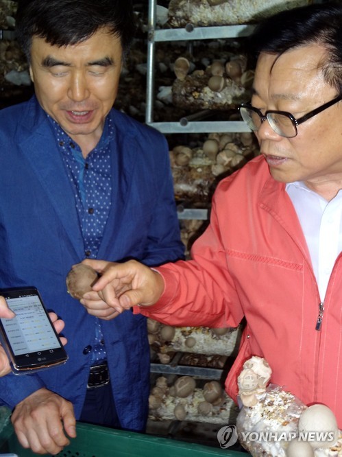 이동필, 진주서 스마트 팜 시설 점검